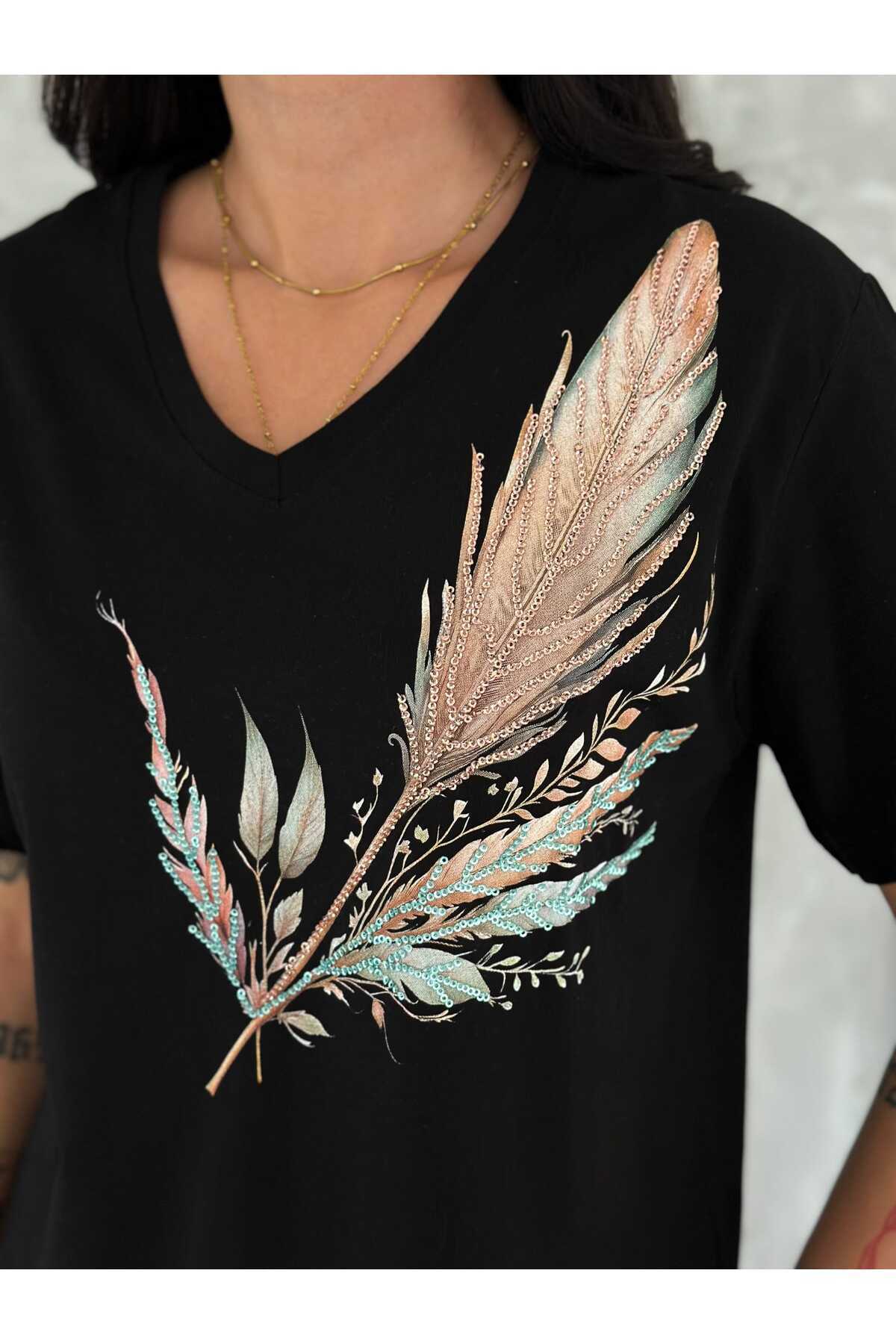Olivia Women's Plus Size Embellished V-Neck T-Shirt - Black Leaf Sequin