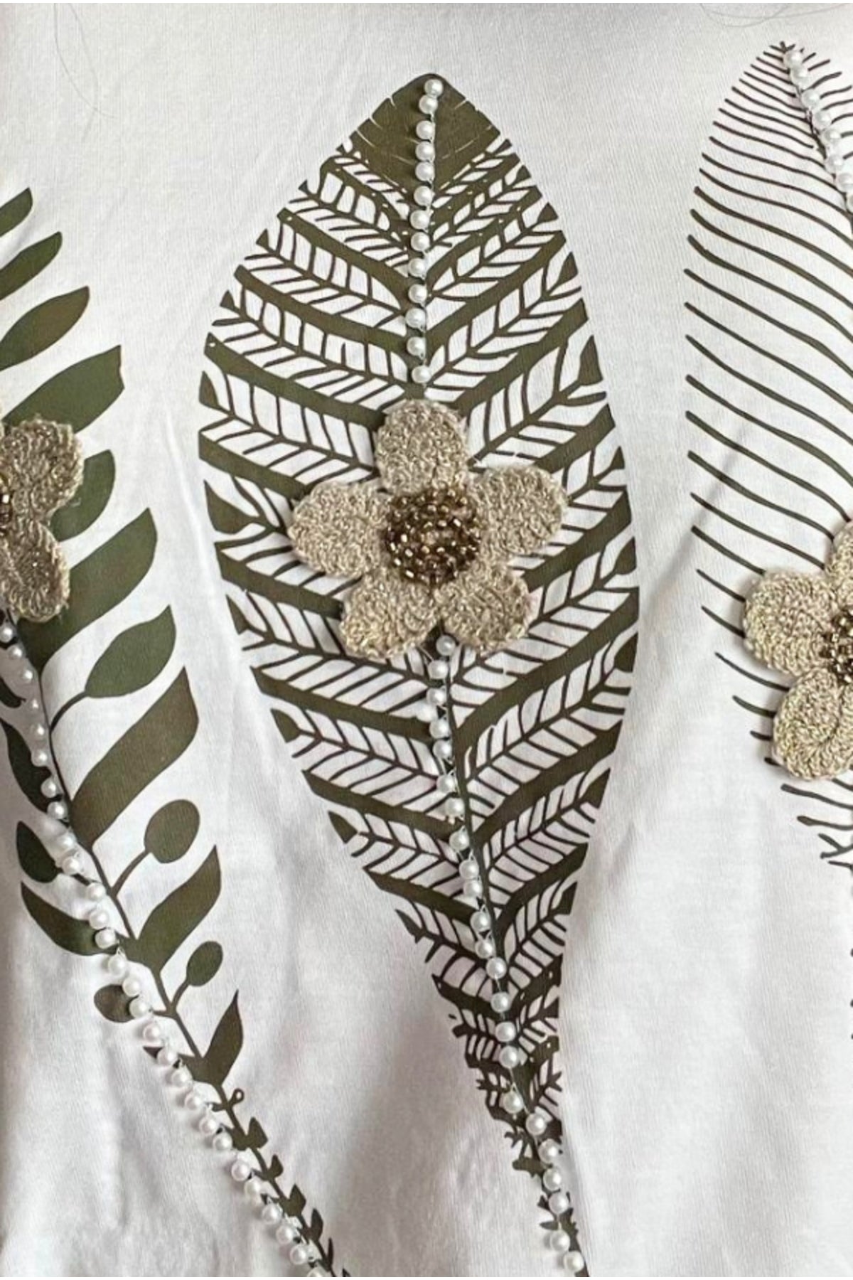 Emma Women's Cotton Embellished T-Shirt - White Feather and Floral Print