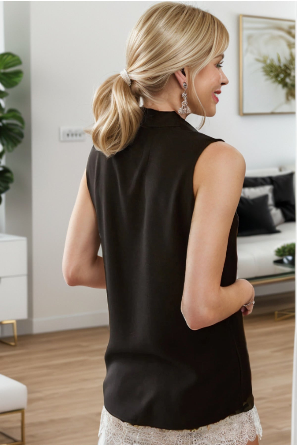 Daisy Women's Viscose Sleeveless Button-Up Shirt - Solid Black