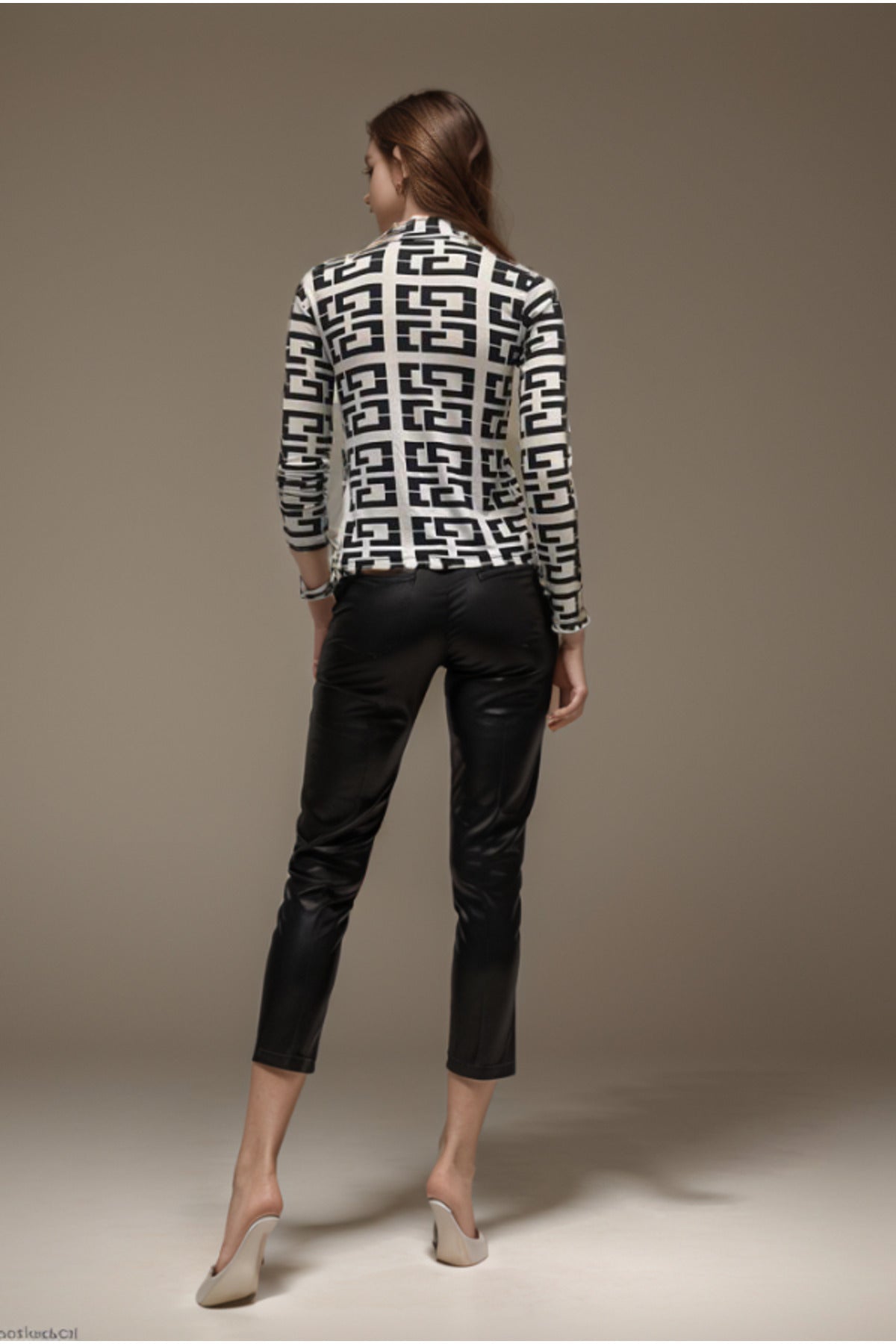 Sarah Women's Printed Slim Fit Long Sleeve Blouse - Black and White