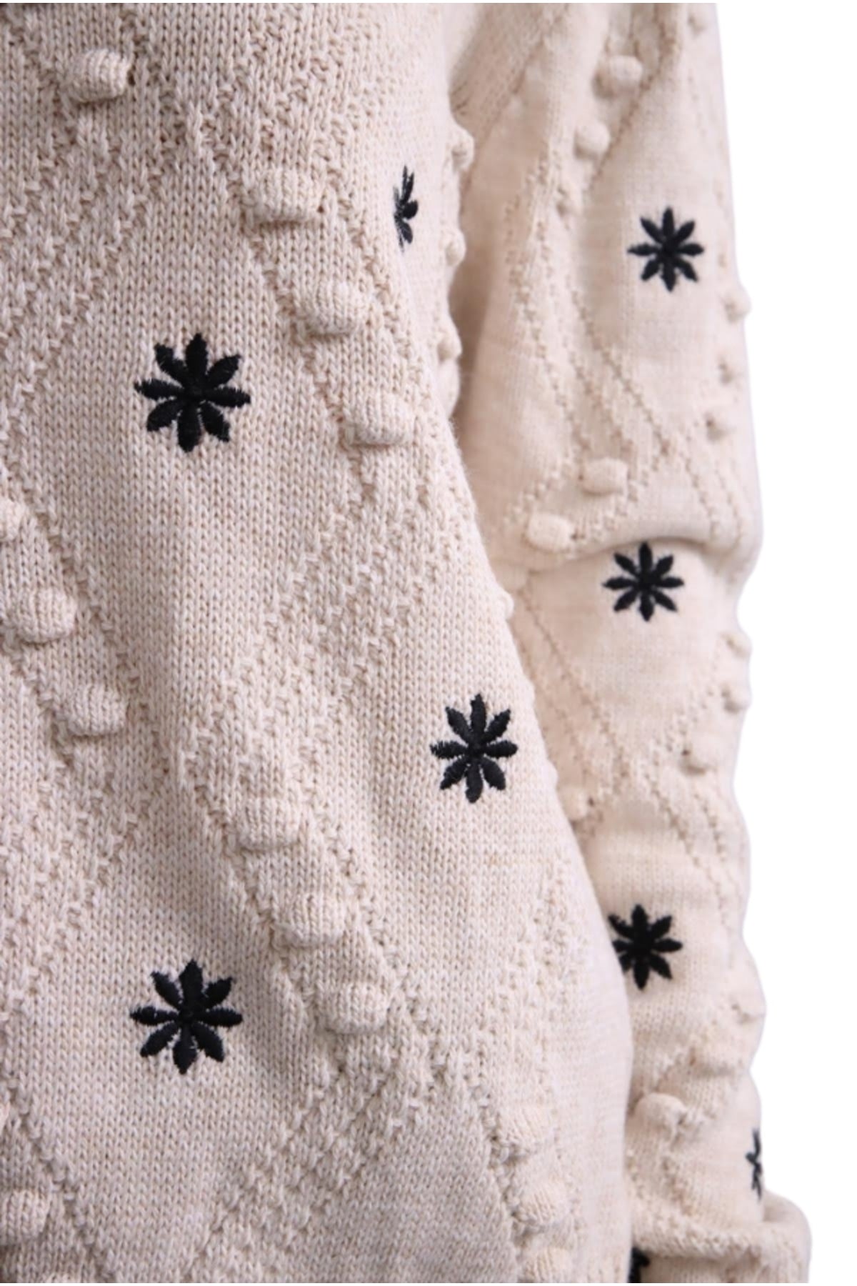 Katherine Women's Snowflake Embroidered Sweater - Cream