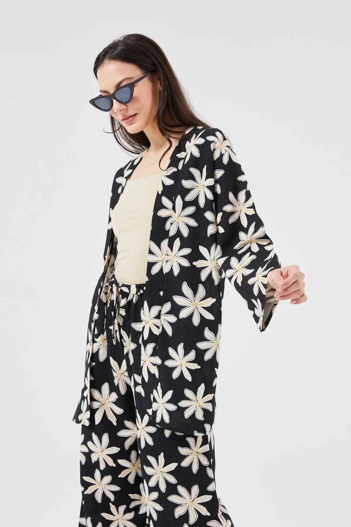 Siyah Çiçek Desenli Keten Plaj Kimono