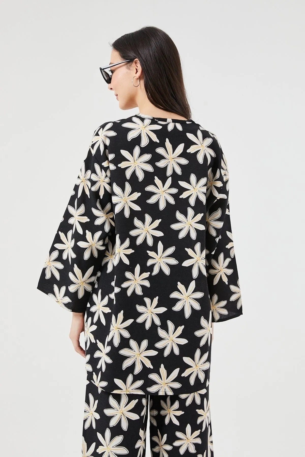 Siyah Çiçek Desenli Keten Plaj Kimono