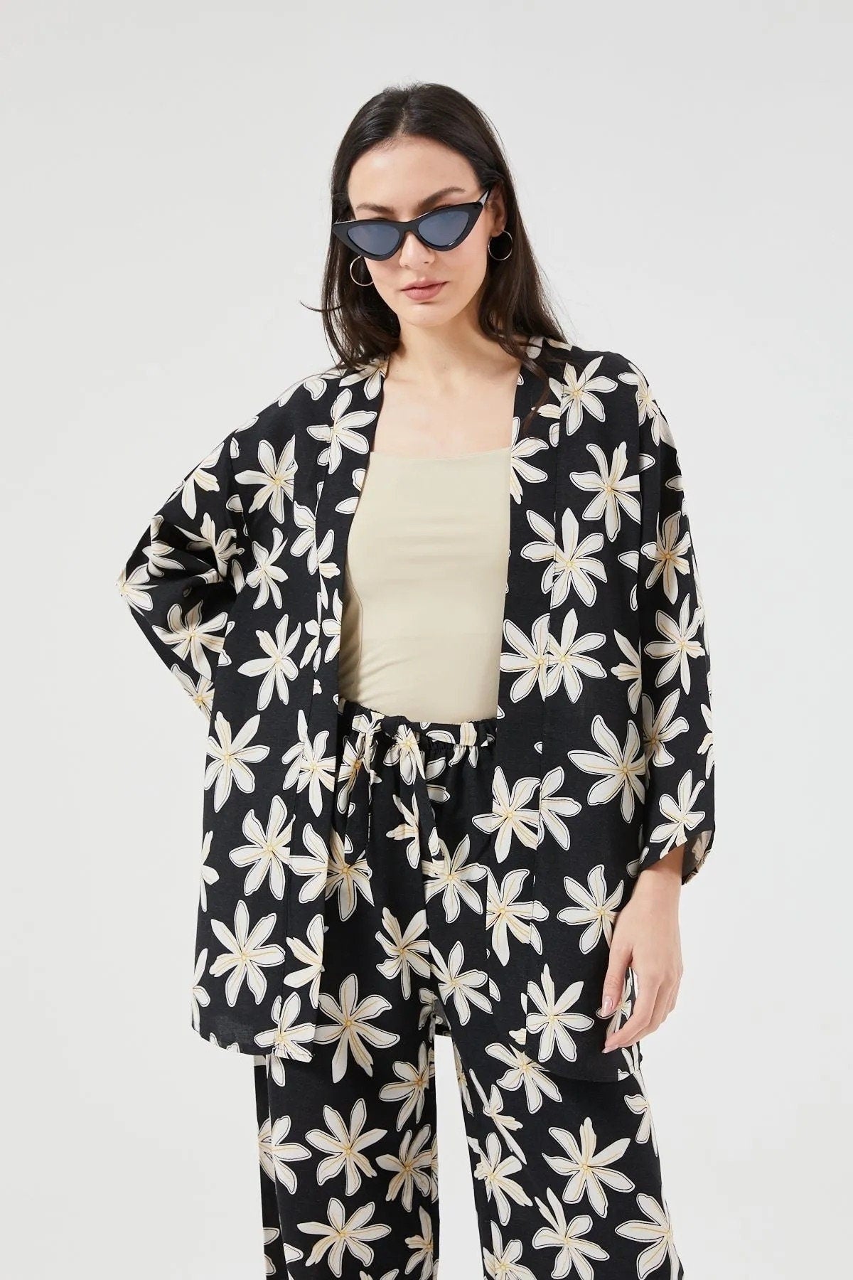 Siyah Çiçek Desenli Keten Plaj Kimono